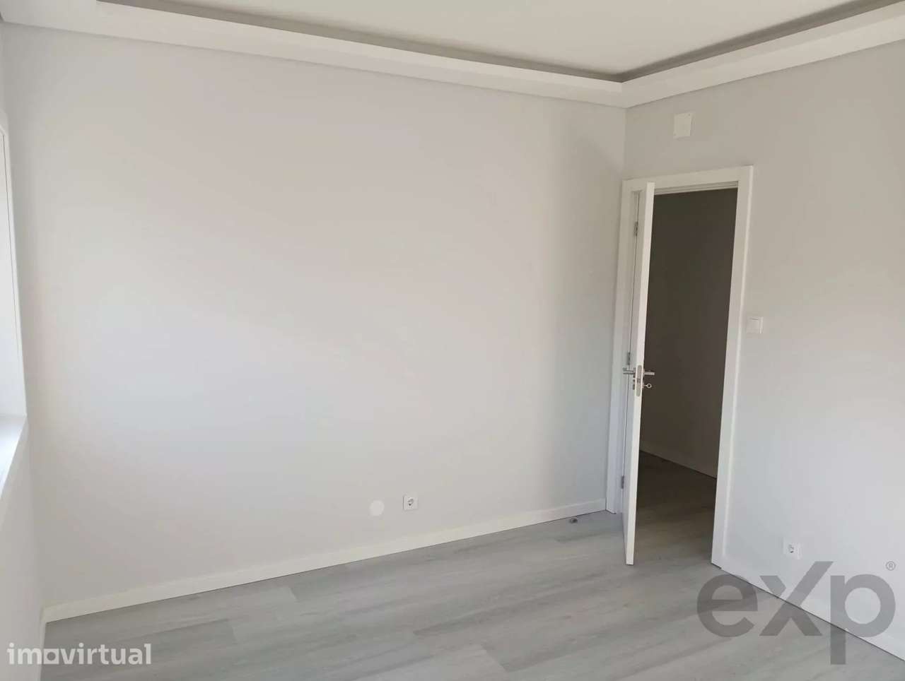 Moradia Isolada T4 totalmente remodelada - Grande imagem: 5/26