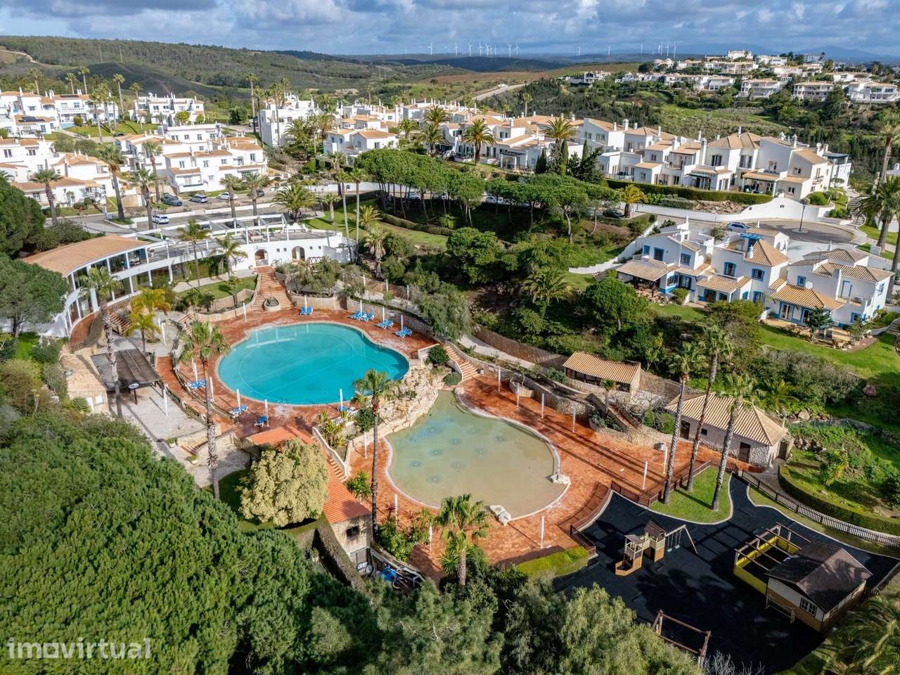 Espaçosa casa geminada de 3 quartos no Golf Santo António Resort, Bude - Grande imagem: 3/26