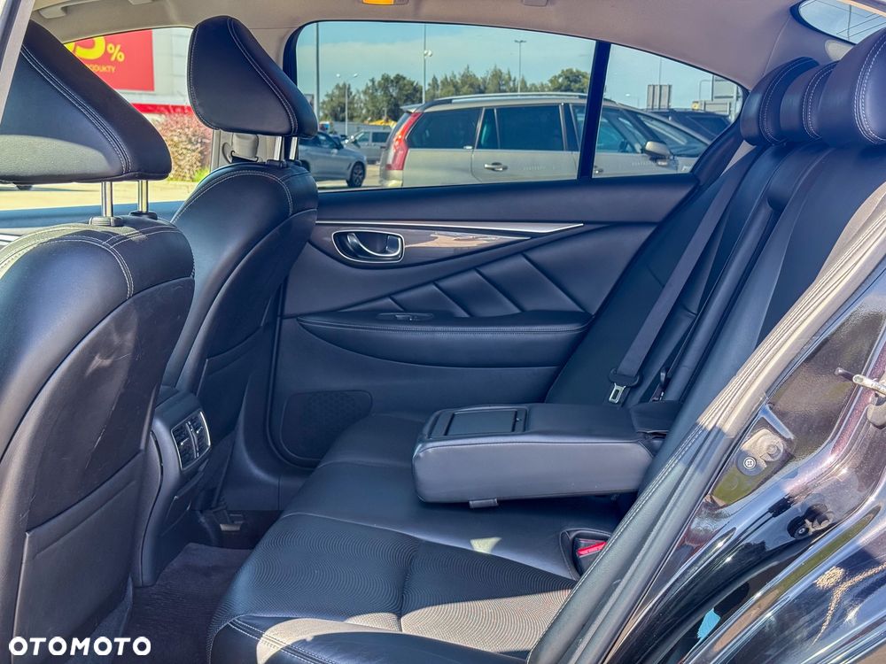 Infiniti Q50 2.2d - 11