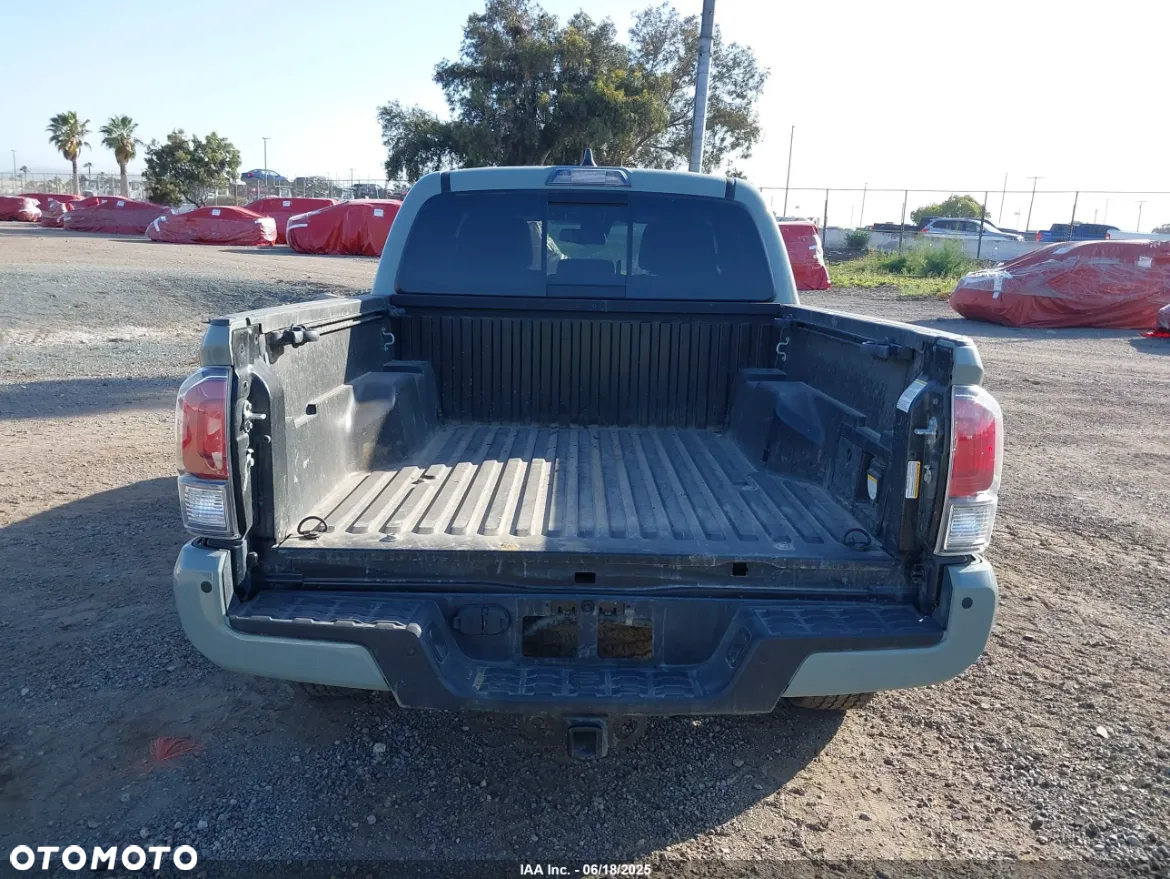 Toyota Tacoma - 8