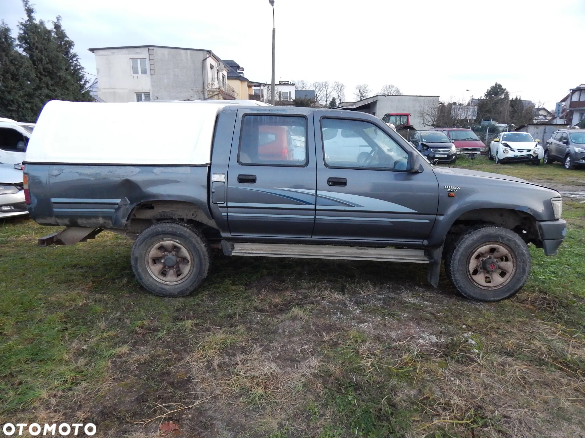 Toyota Hilux 4WD DLX - 2
