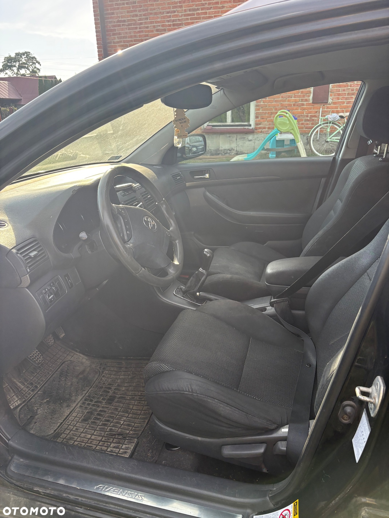 Toyota Avensis - 4