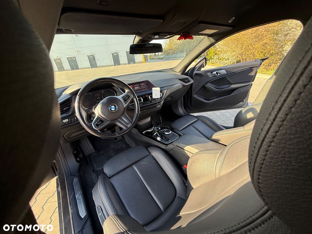 BMW Seria 2 216d Sport Line - 11