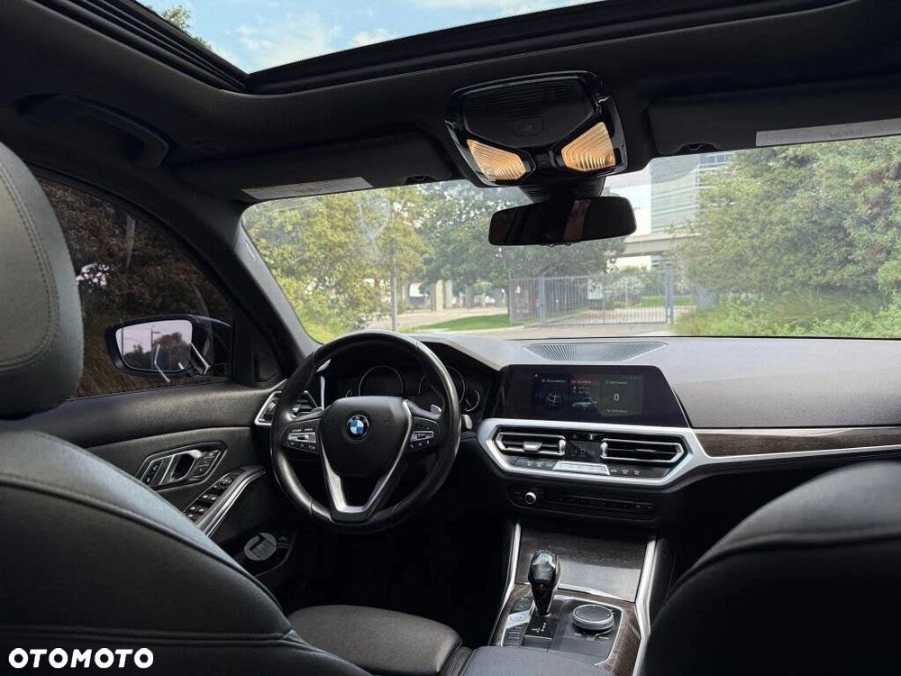 BMW Seria 3 330i xDrive M Sport - 14