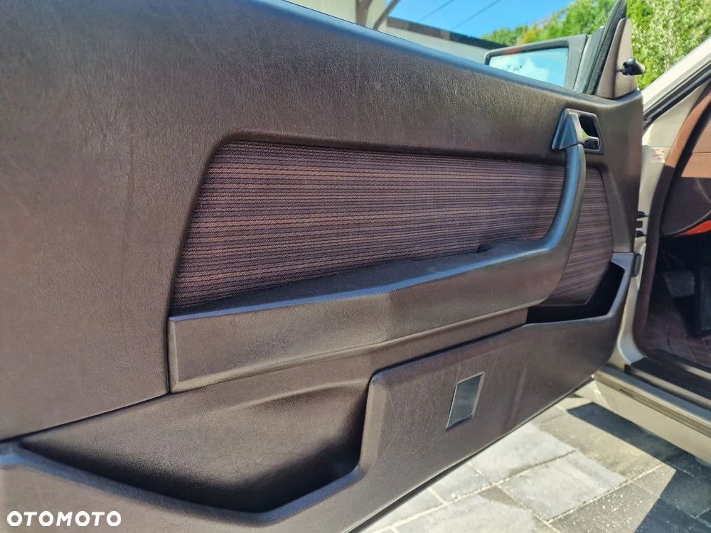 Mercedes-Benz W124 (1984-1993) - 18