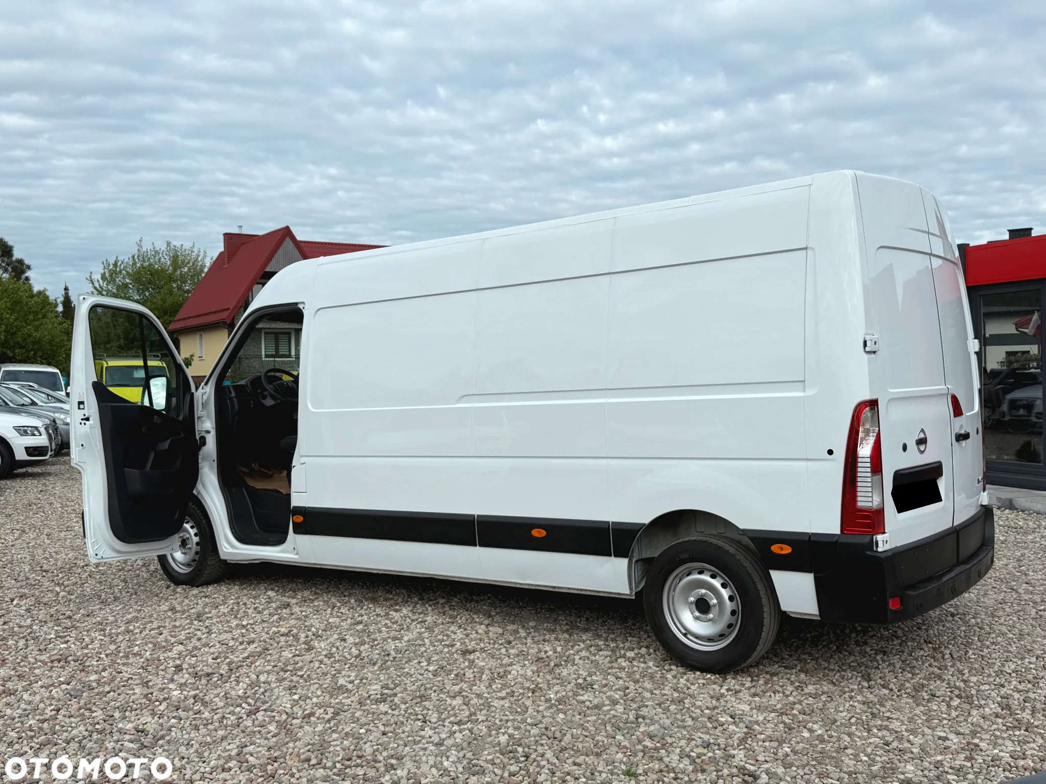 Nissan NV400 - 11
