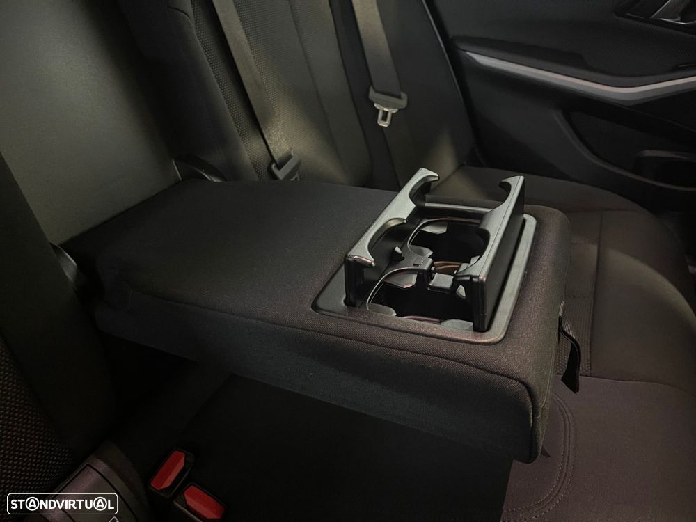 BMW 318 d Touring Advantage - 18