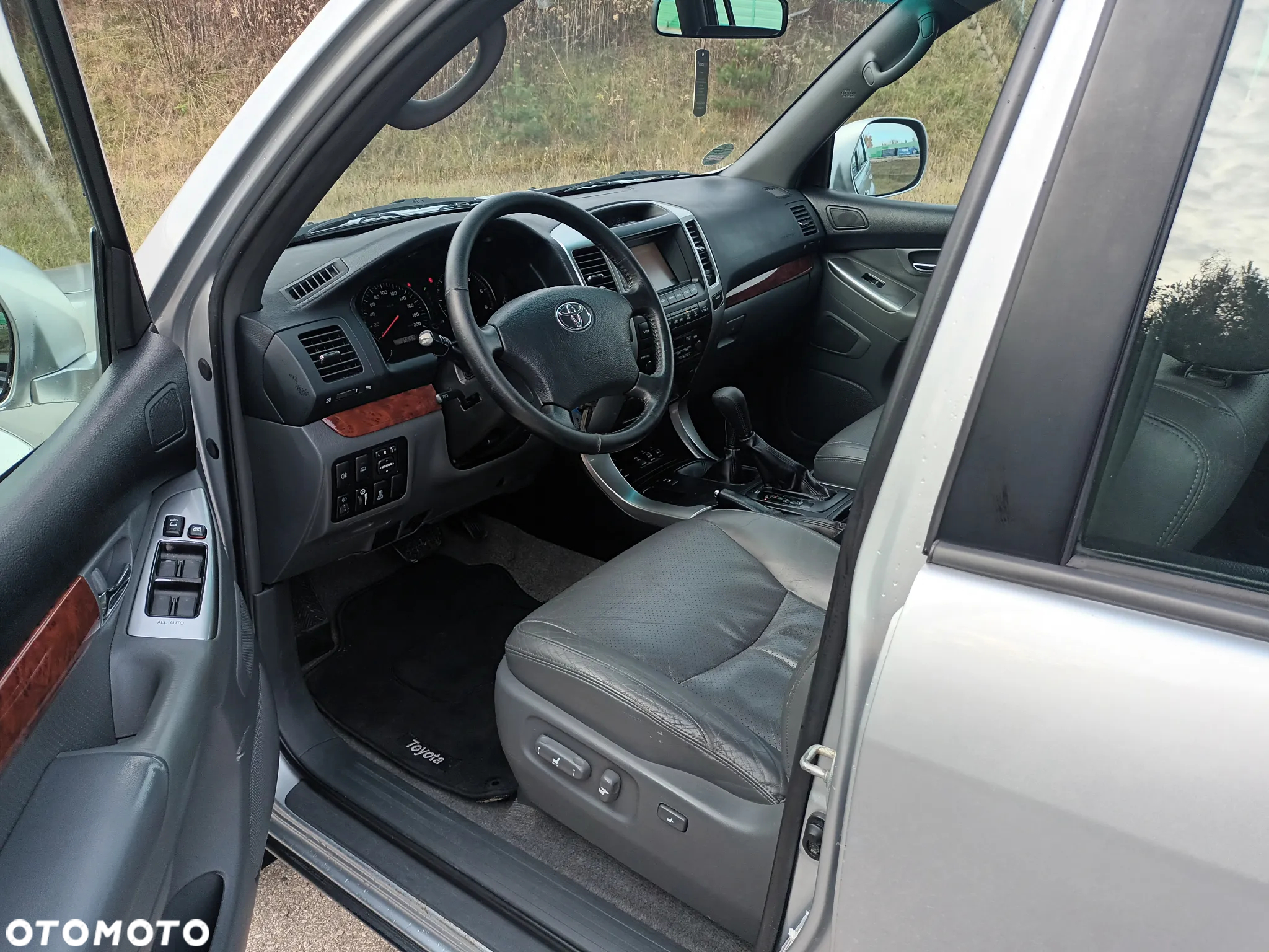 Toyota Land Cruiser - 23