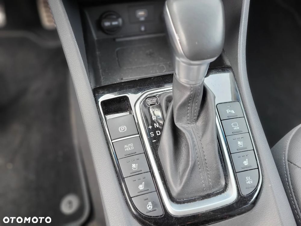Hyundai IONIQ - 12