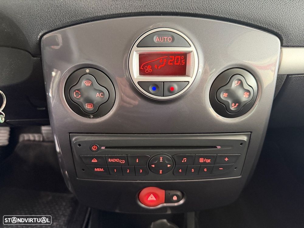 Renault Clio 1.5 dCi 90 FAP TomTom Edition - 9