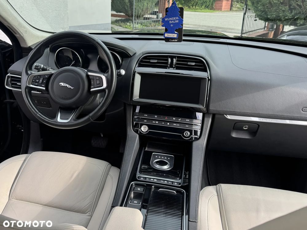 Jaguar F-Pace 2.0 i4P AWD Prestige - 19