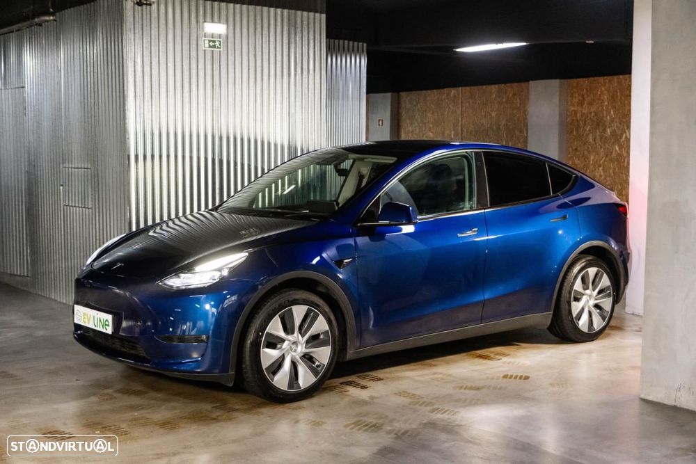 Tesla Model Y Long Range Dual Motor AWD - 2
