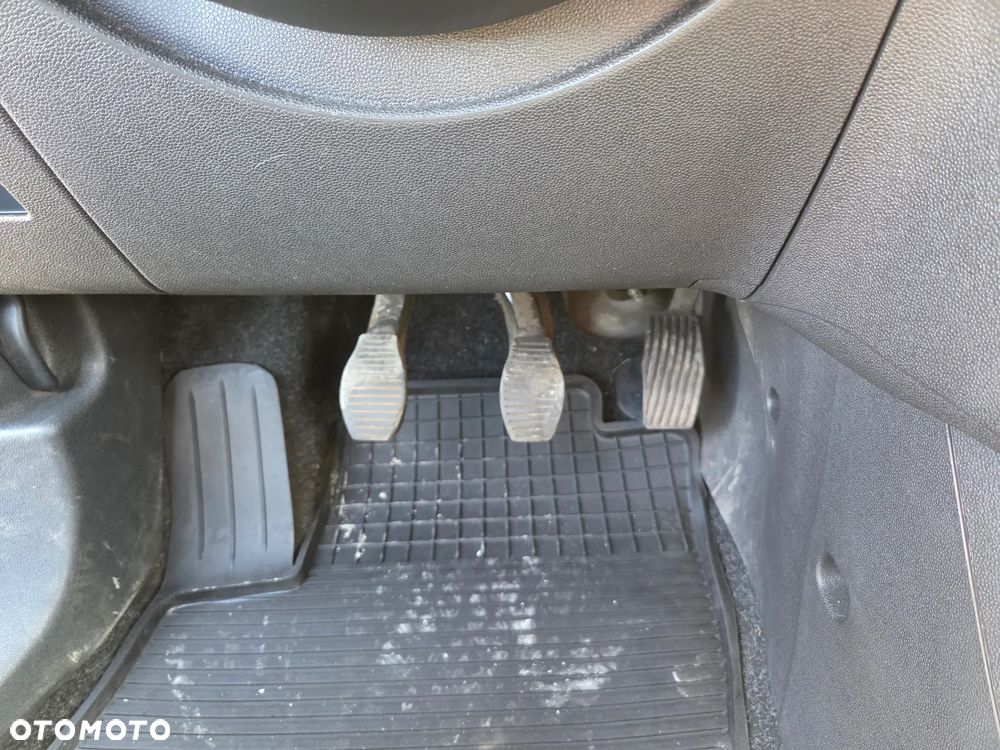 Opel Corsa 1.4 16V Cosmo - 12