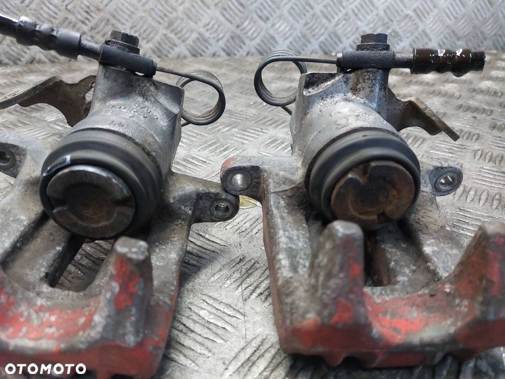 ZACISK HAMULCOWY LEWY TYŁ + PRAWY TYŁ VOLKSWAGEN PASSAT B5 - 3