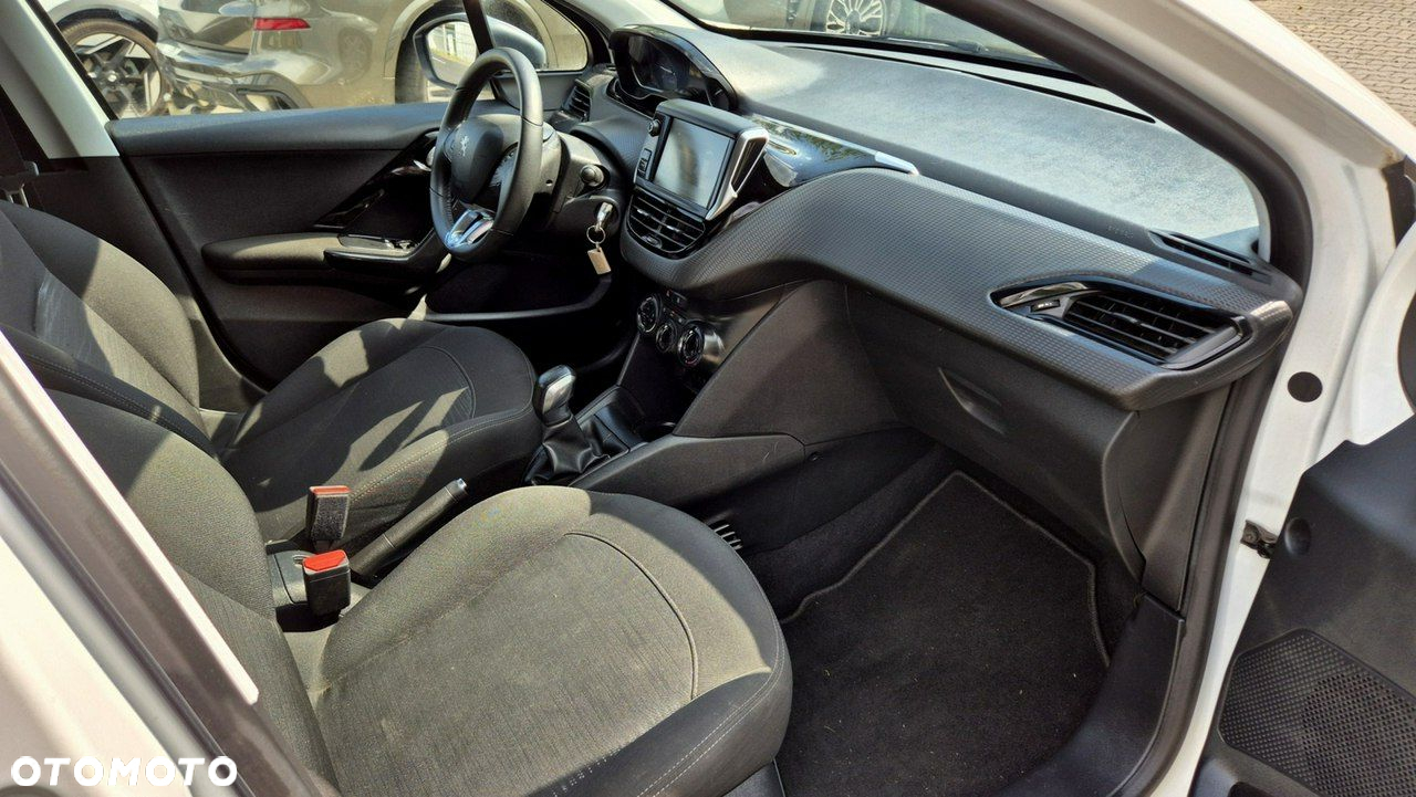 Peugeot 208 1.2 PureTech Active - 12