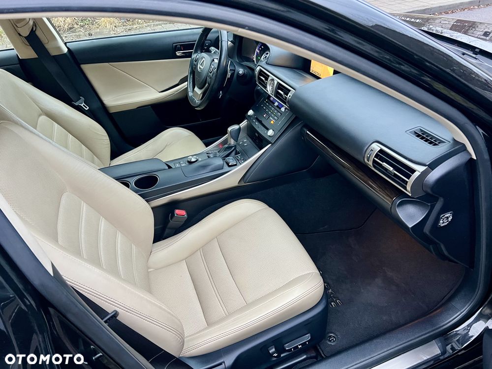 Lexus IS 300h Prestige EU6 - 7