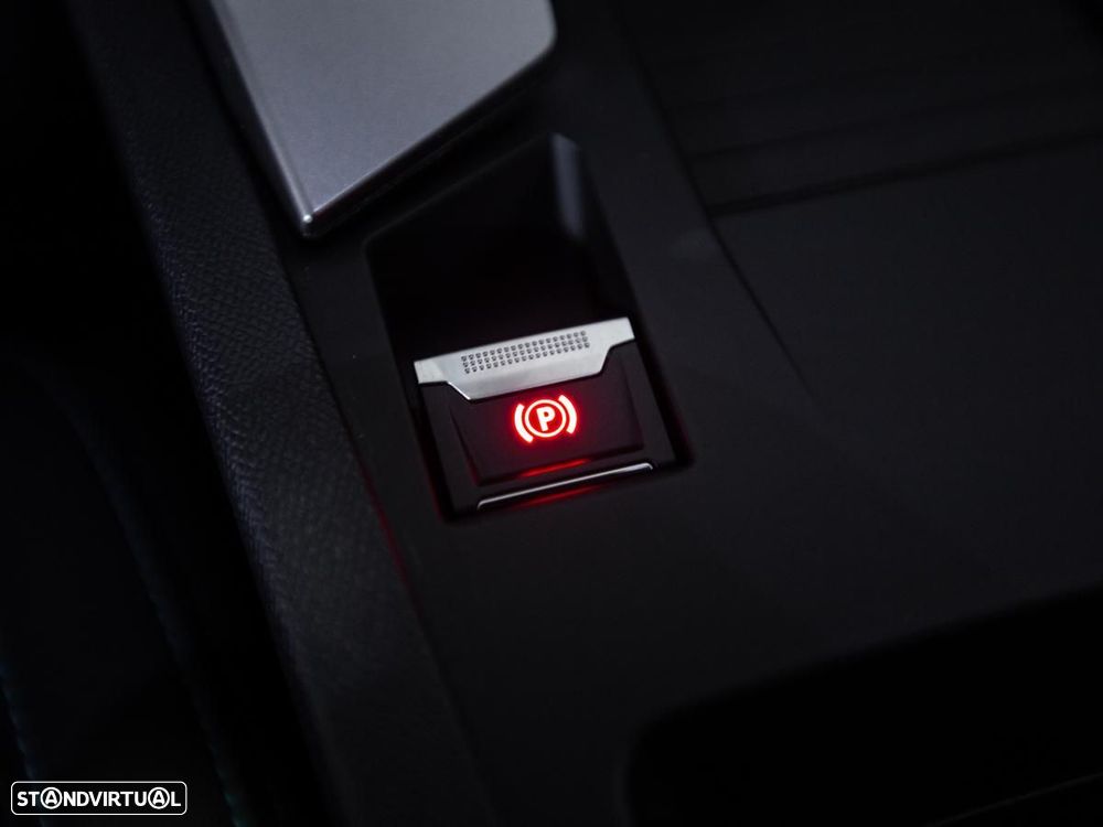 Peugeot 408 1.2 Hybrid Allure e-DCS6 - 19