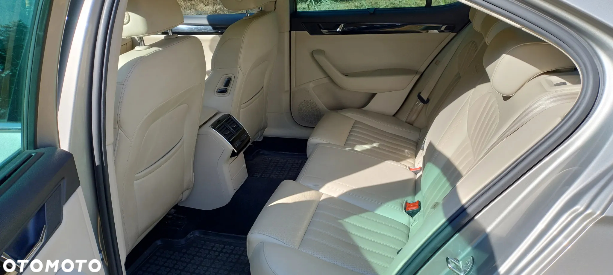 Skoda Superb 2.0 TDI L&K DSG - 8