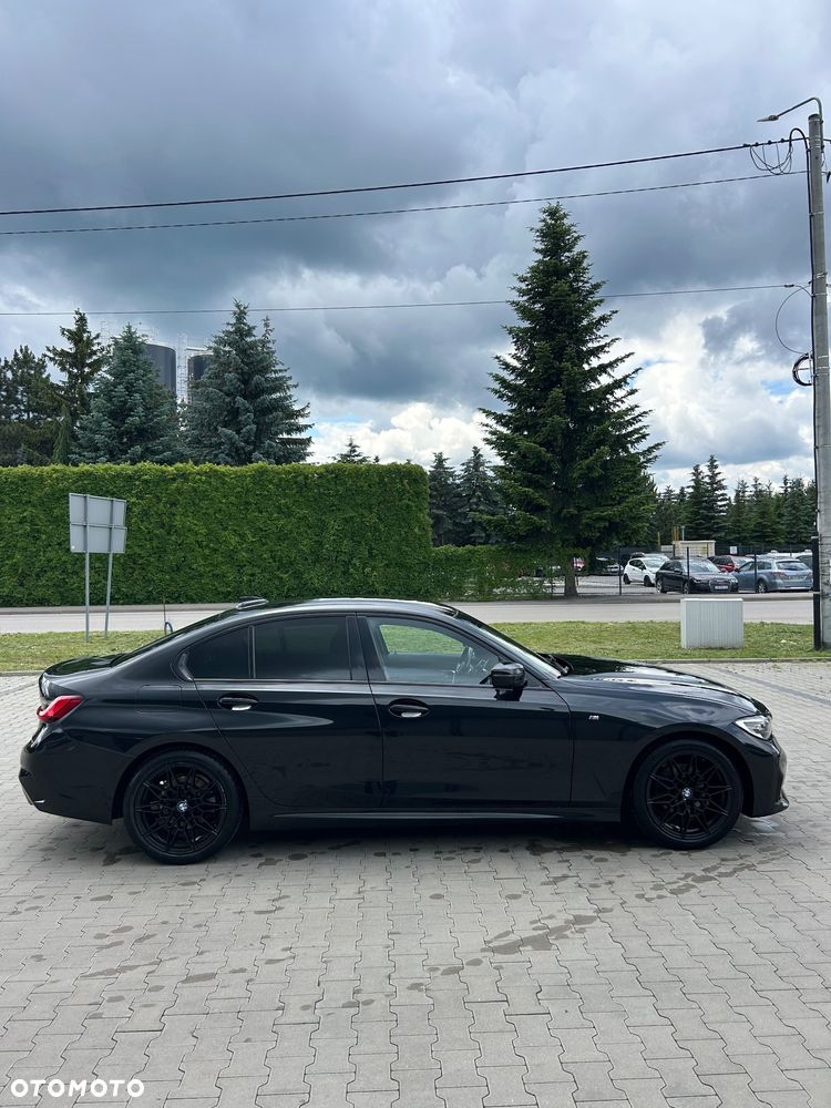 BMW Seria 3 320d xDrive mHEV M Sport - 2