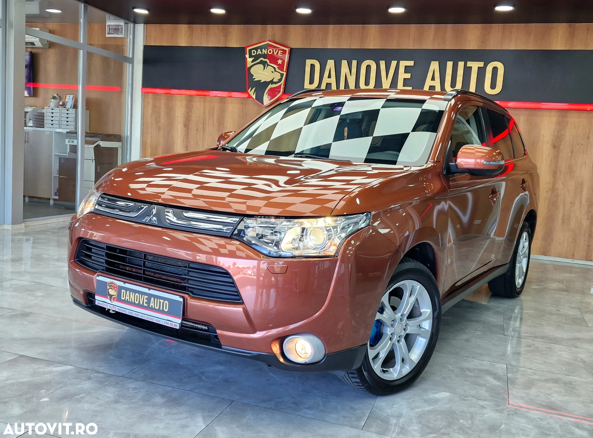 Mitsubishi Outlander - 9