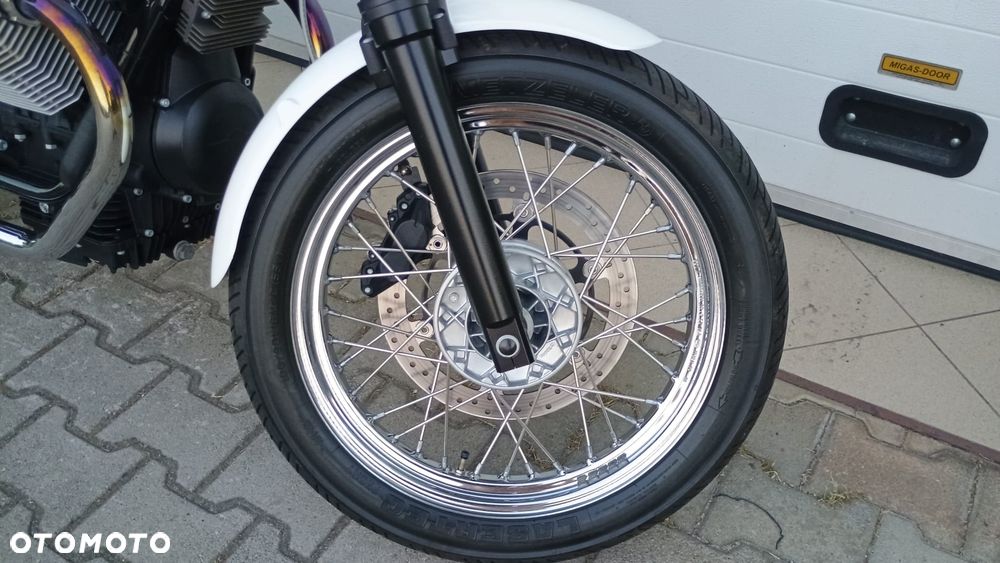 Moto Guzzi V7 - 25