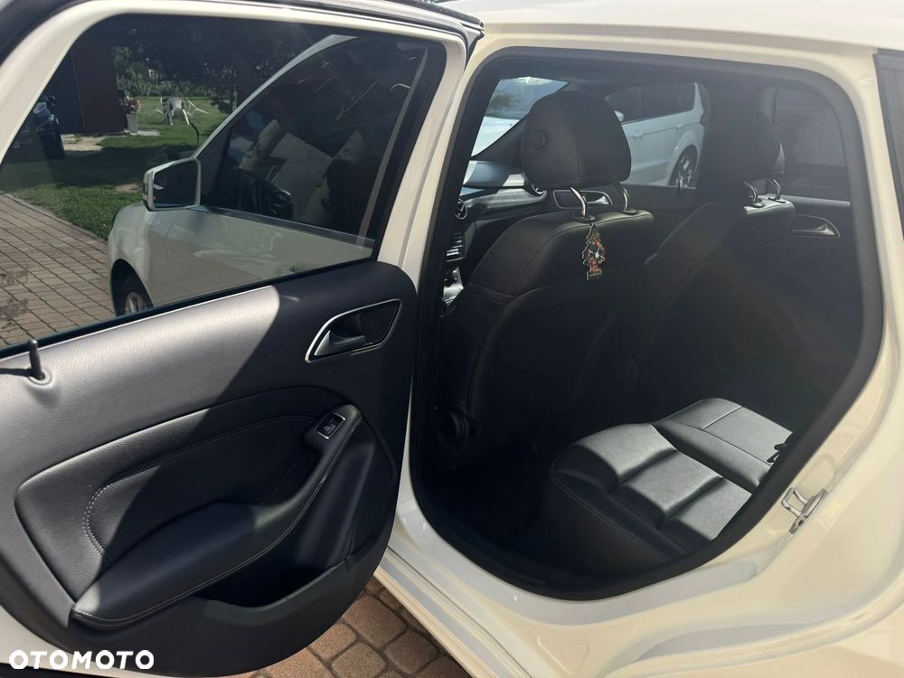 Mercedes-Benz Klasa B 250 4Matic 7G-DCT UrbanStyle Edition - 22