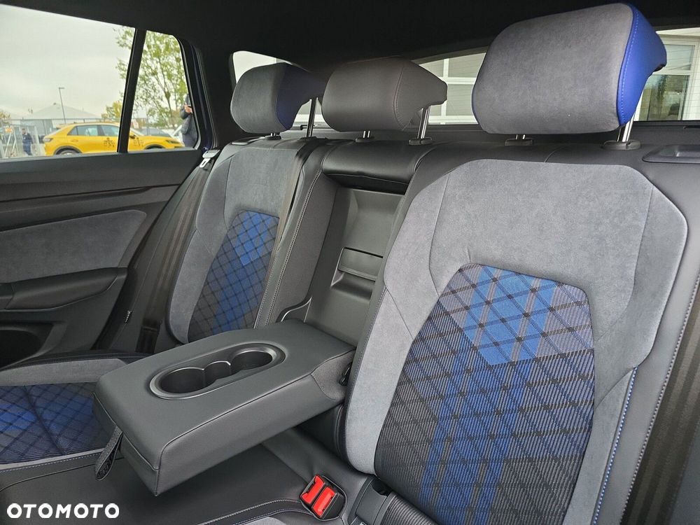 Volkswagen Golf Variant 2.0 TSI 4Motion R - 36