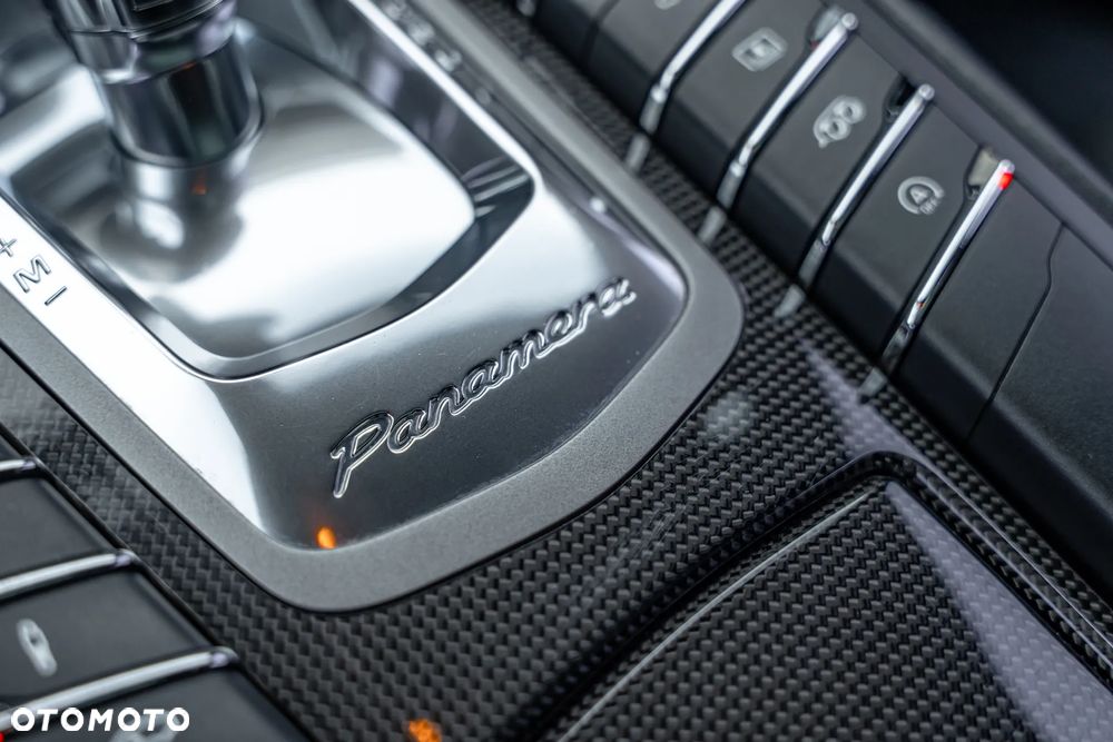 Porsche Panamera Turbo PDK - 26