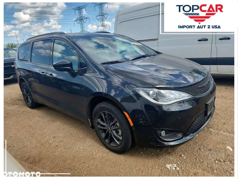 Chrysler Pacifica - 1