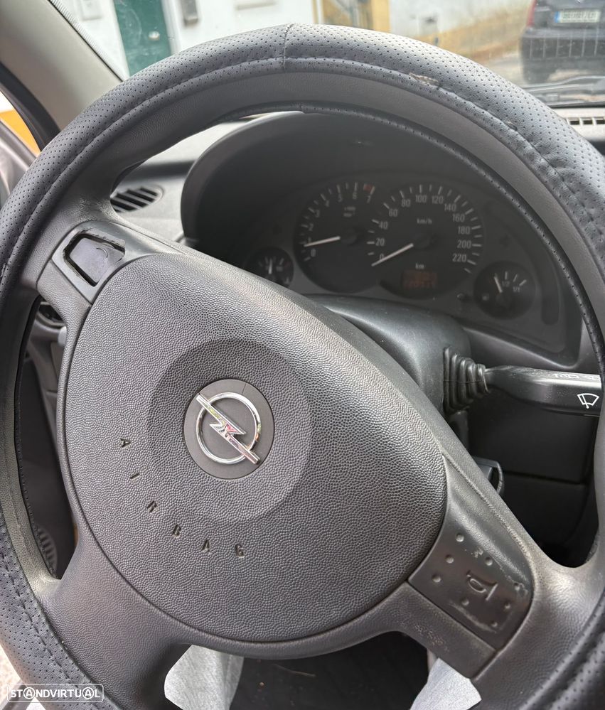 Opel Corsa 1.0 12V - 2