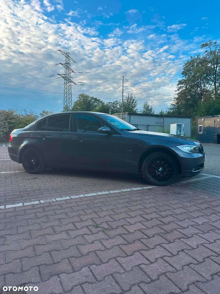 BMW Seria 3 320i - 5