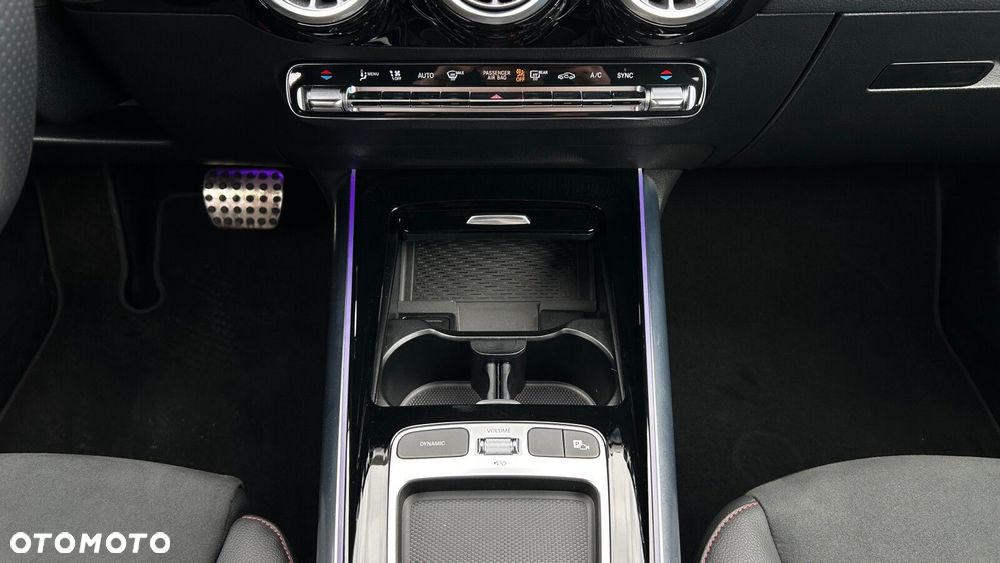 Mercedes-Benz GLA - 21