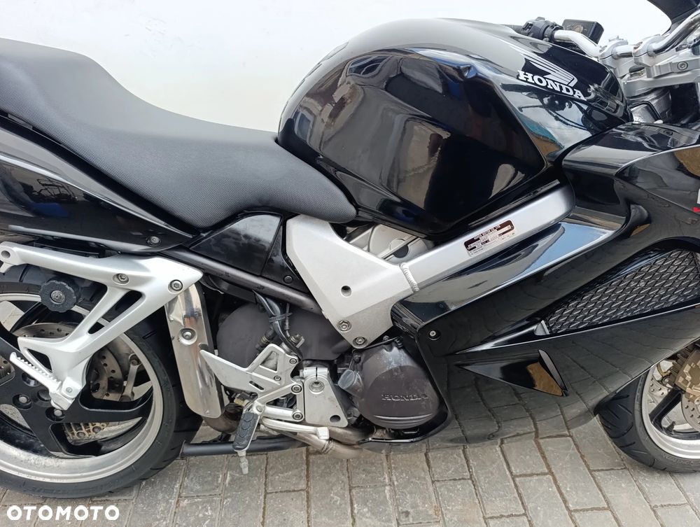 Honda VFR - 25