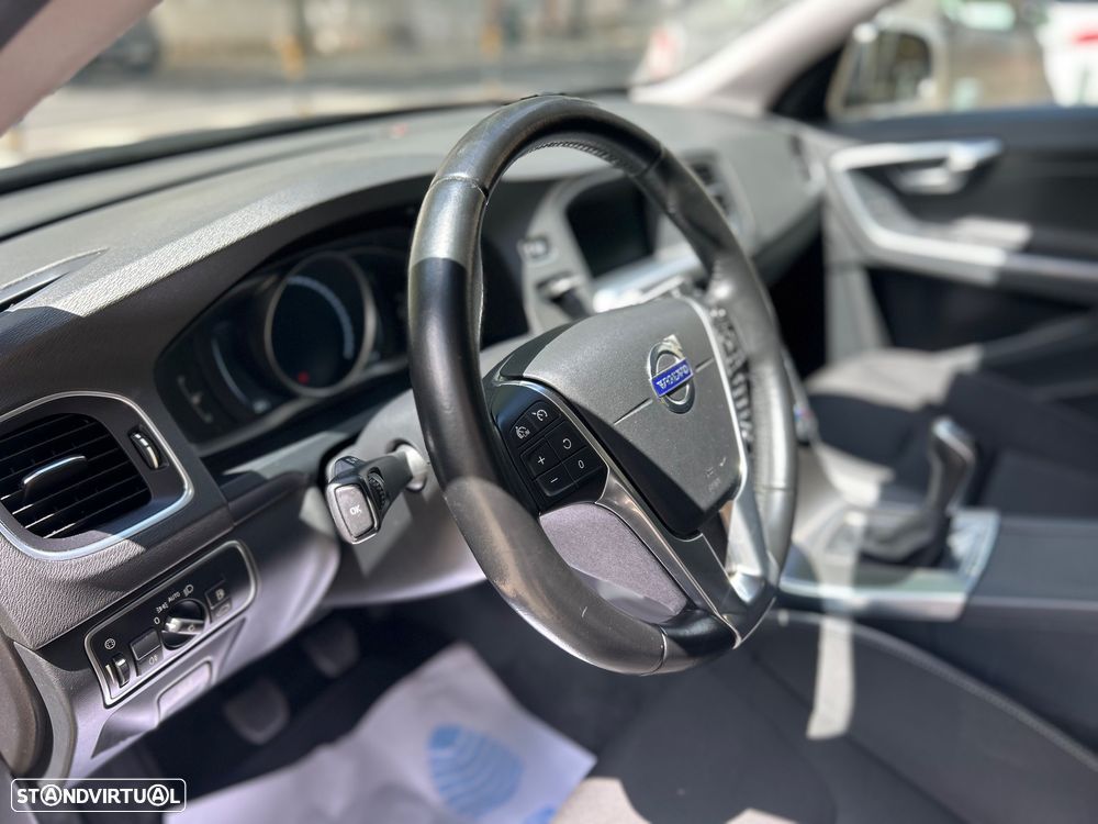Volvo V60 2.0 D3 Momentum - 26