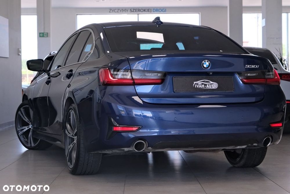 BMW Seria 3 330i M Sport - 9