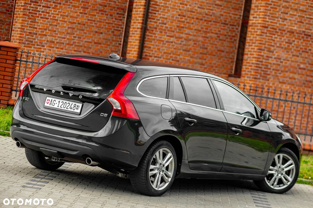 Volvo V60 D5 Geartronic Momentum - 20