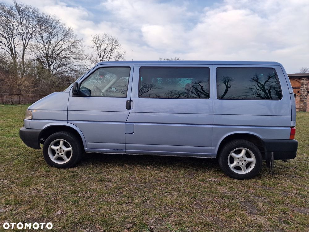 Volkswagen Caravelle - 25