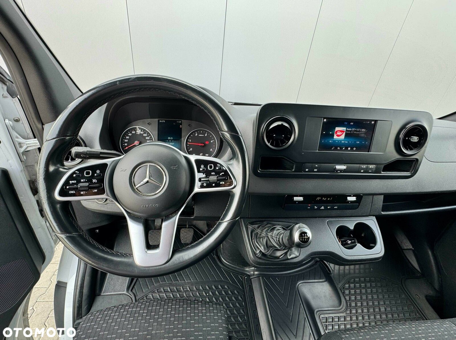 Mercedes-Benz Sprinter - 21