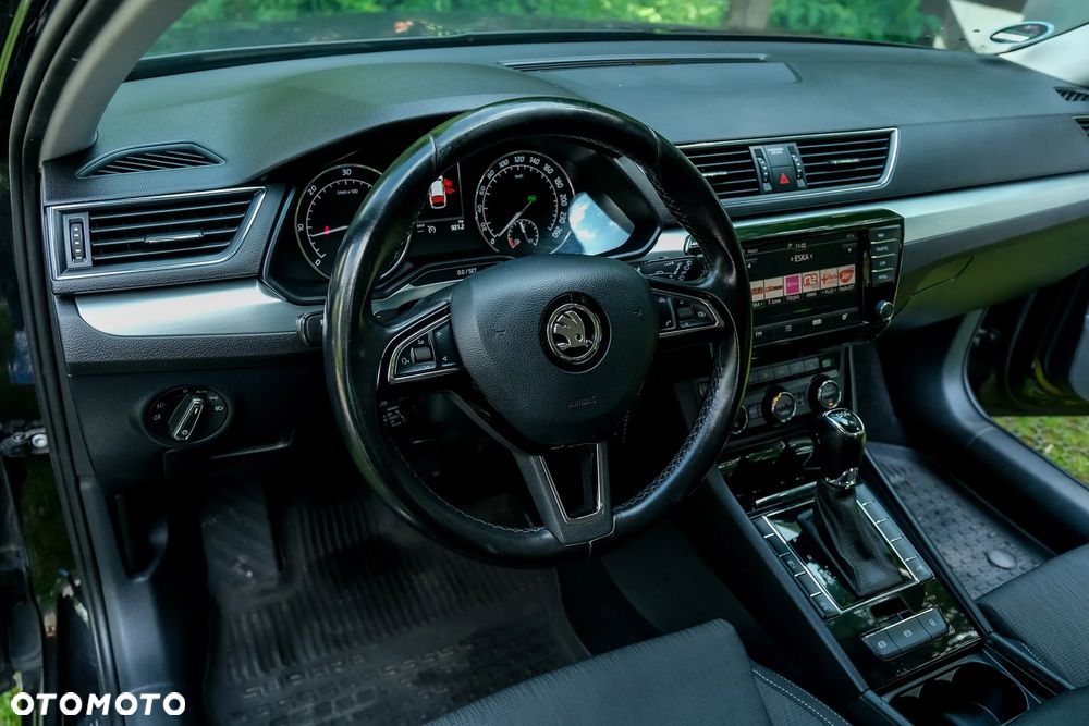 Skoda Superb 2.0 TDI Sportline - 16