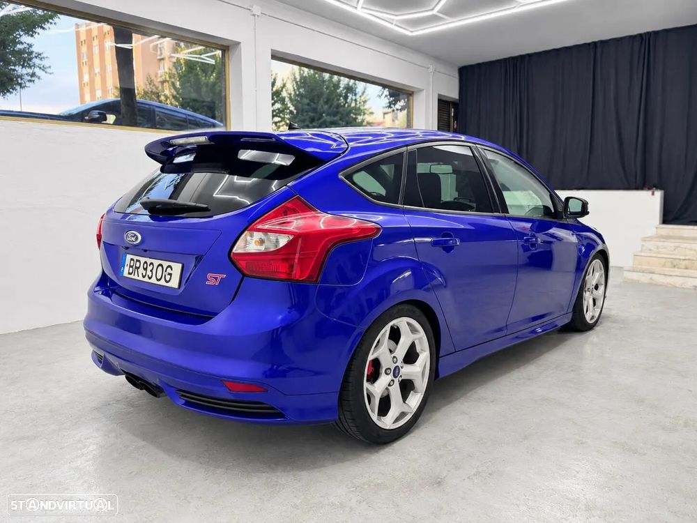 Ford Focus 2.0 EcoBoost ST c/ Pack Pele Desportiva - 4