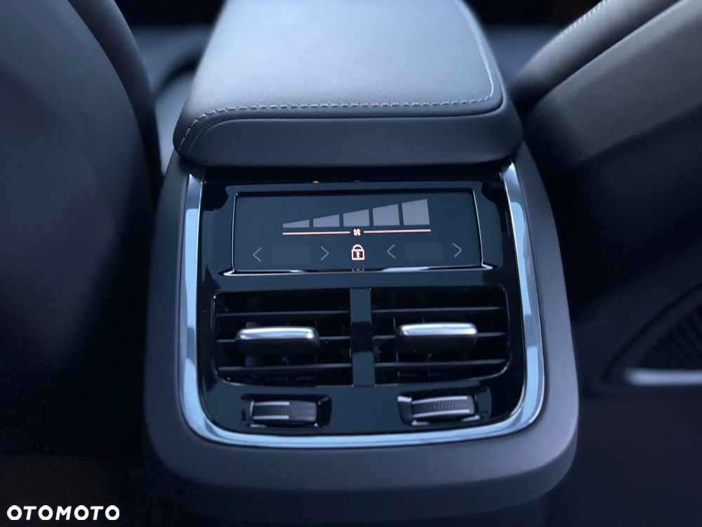 Volvo XC 60 B5 B AWD Ultimate Black Edition - 18