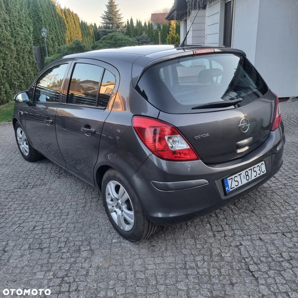 Opel Corsa 1.2 16V Cosmo - 9