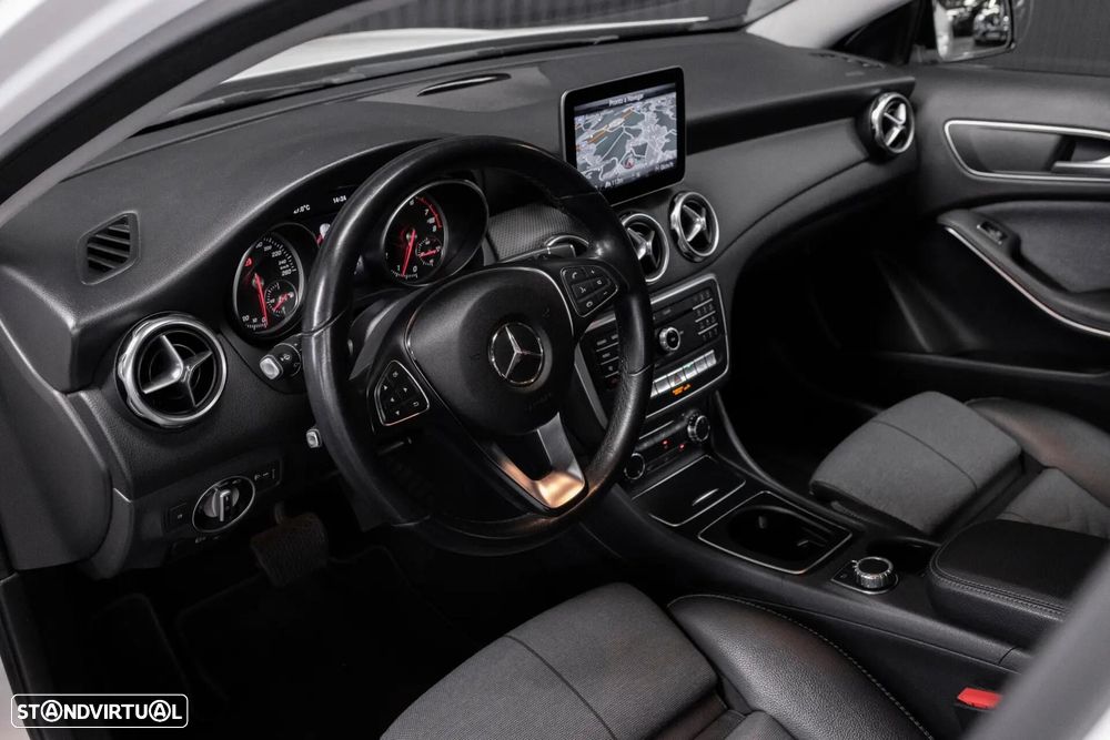 Mercedes-Benz GLA 180 - 15