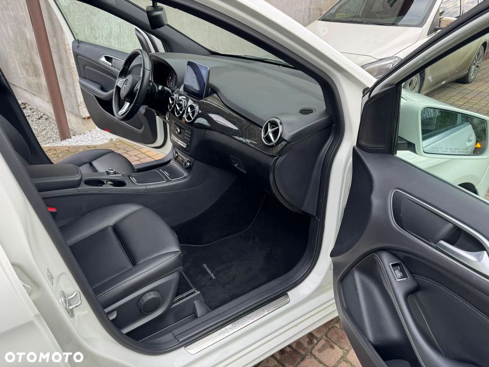 Mercedes-Benz Klasa B 250 4Matic 7G-DCT UrbanStyle Edition - 12