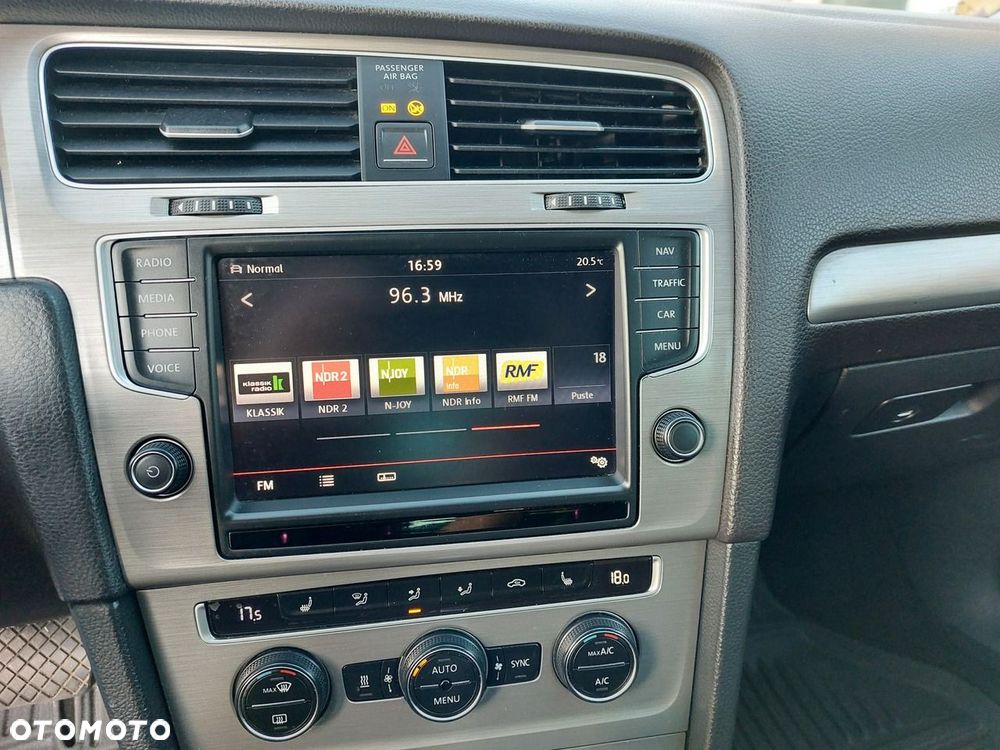 Volkswagen Golf - 23