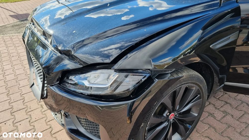 Jaguar F-Pace 30d AWD 300 Sport - 36