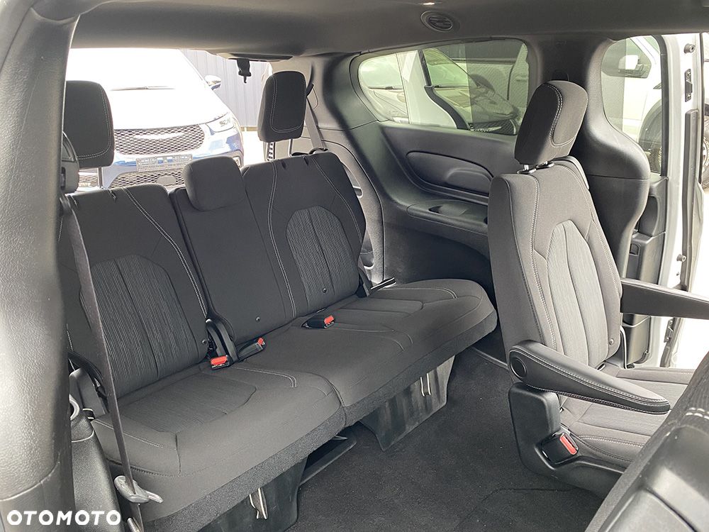 Chrysler Pacifica - 20