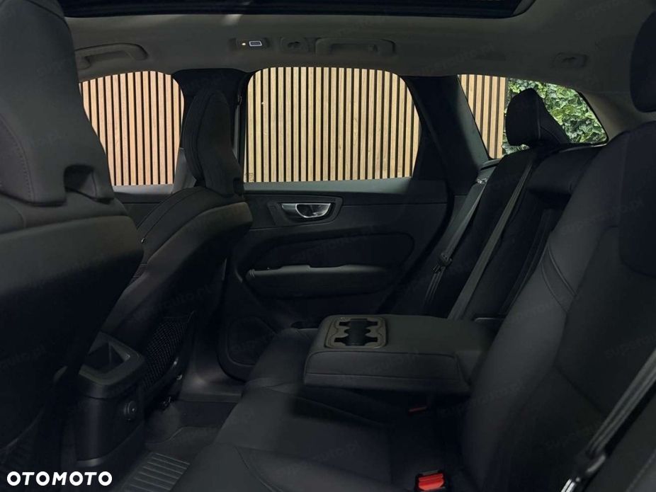 Volvo XC 60 B5 B AWD Ultra Dark - 19