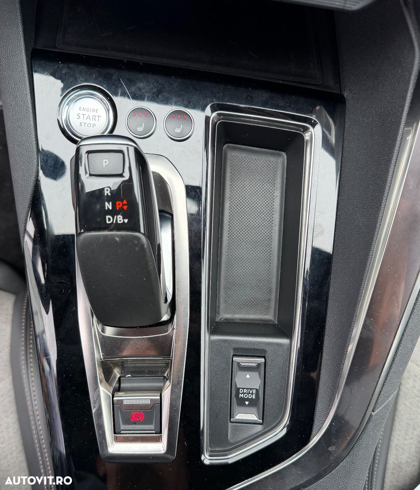 Peugeot 3008 Hybrid 225 e-EAT8 GT Pack - 37