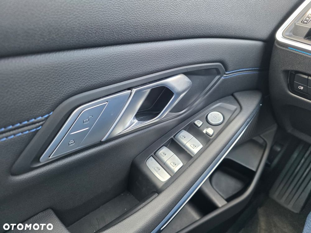 BMW Seria 3 318i M Sport - 17